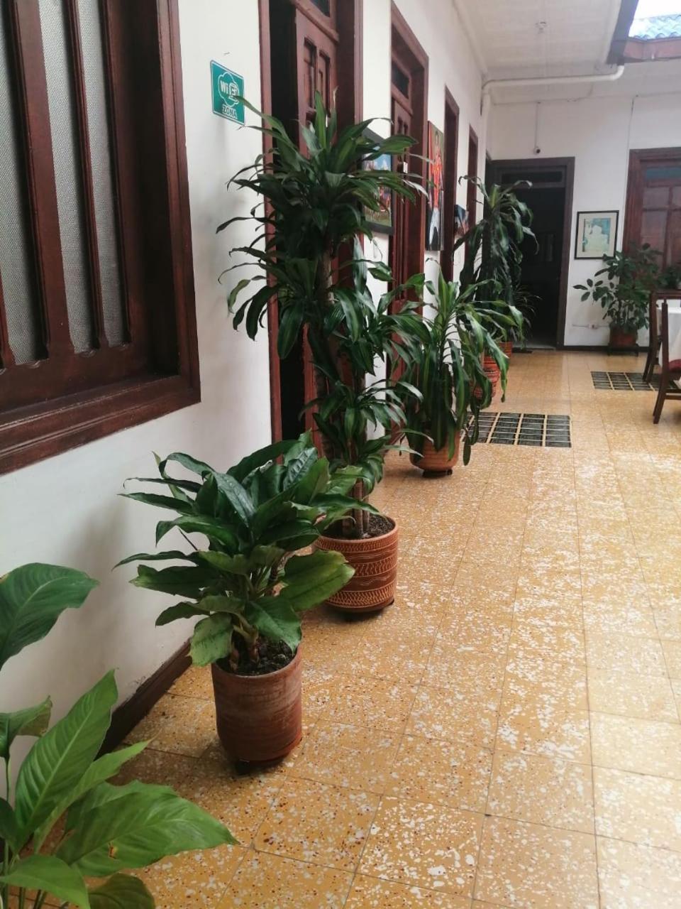 Hotel La Republica 马尼萨莱斯 外观 照片