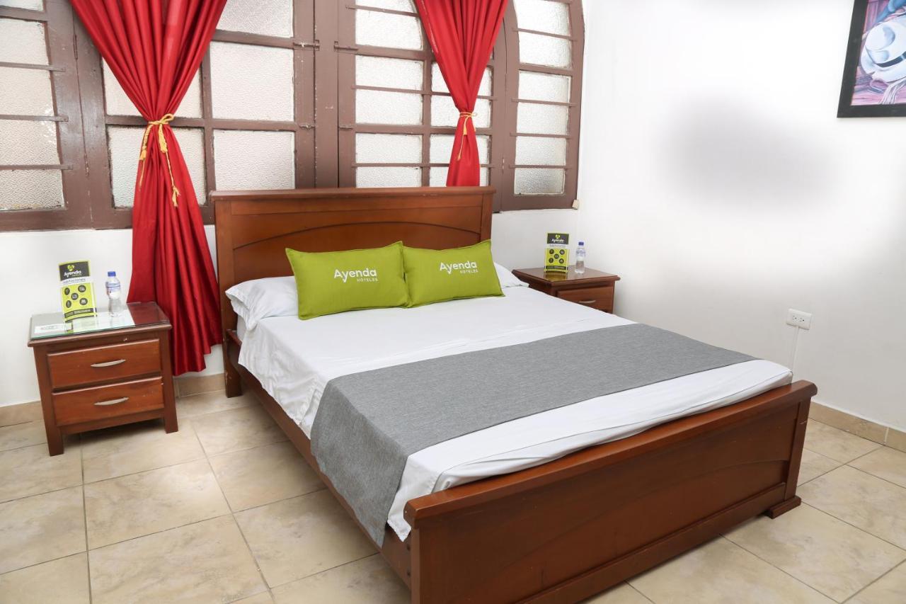 Hotel La Republica 马尼萨莱斯 外观 照片