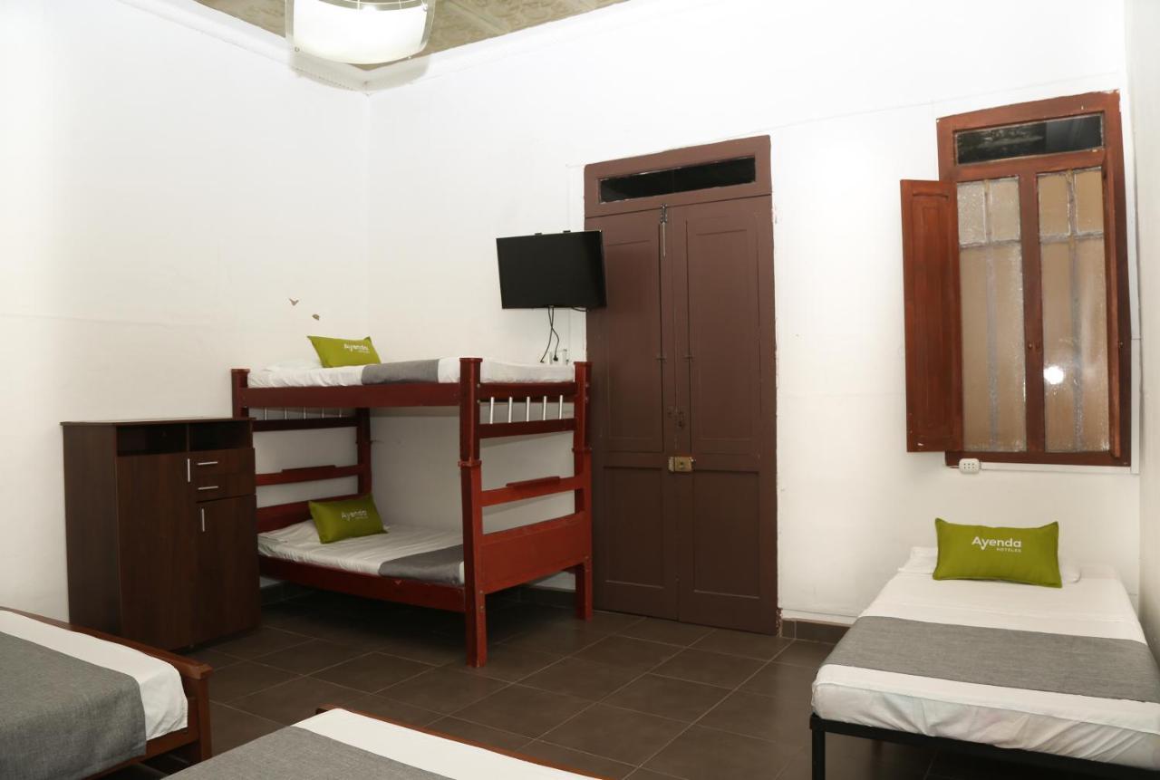 Hotel La Republica 马尼萨莱斯 外观 照片