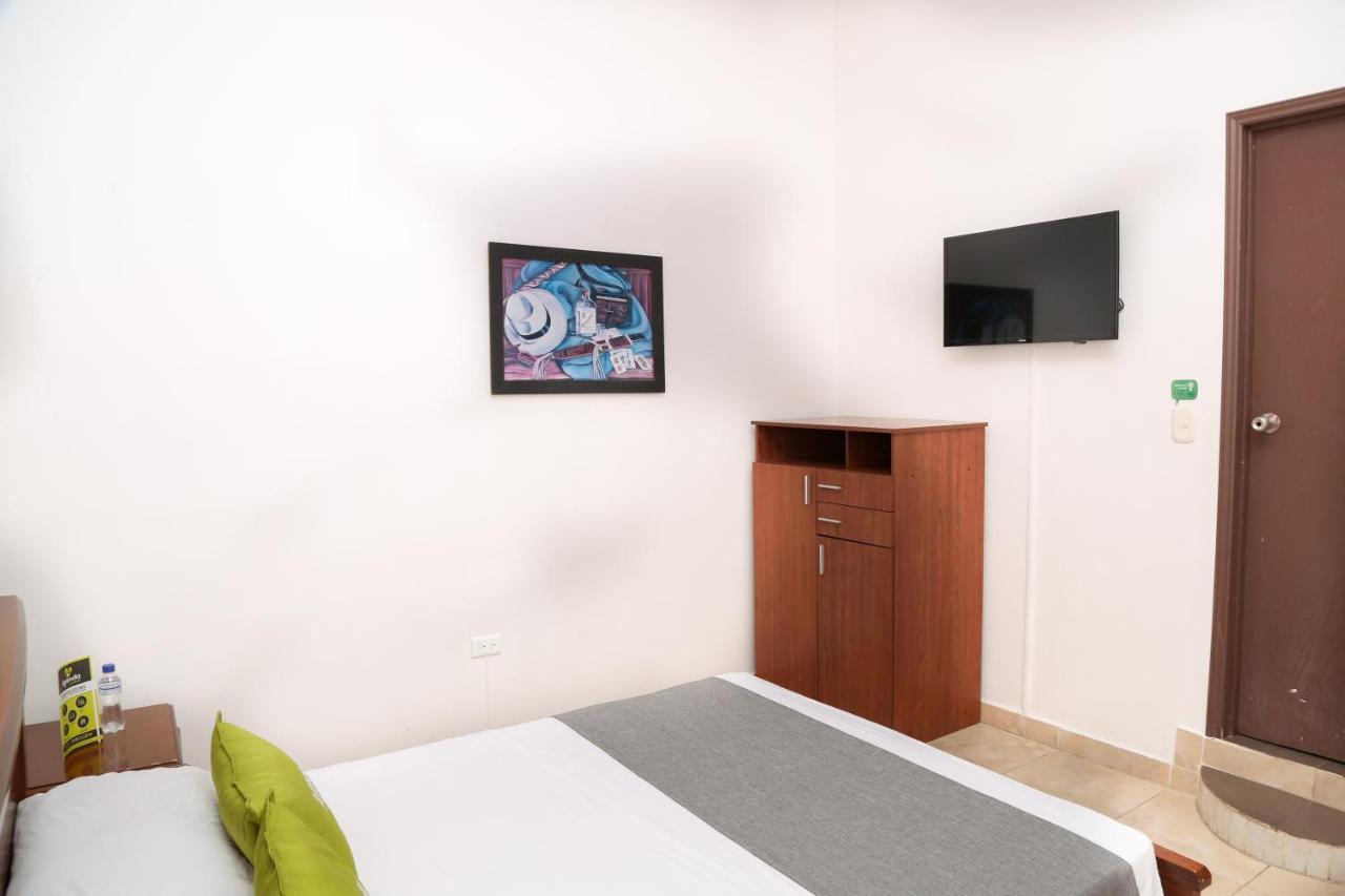 Hotel La Republica 马尼萨莱斯 外观 照片